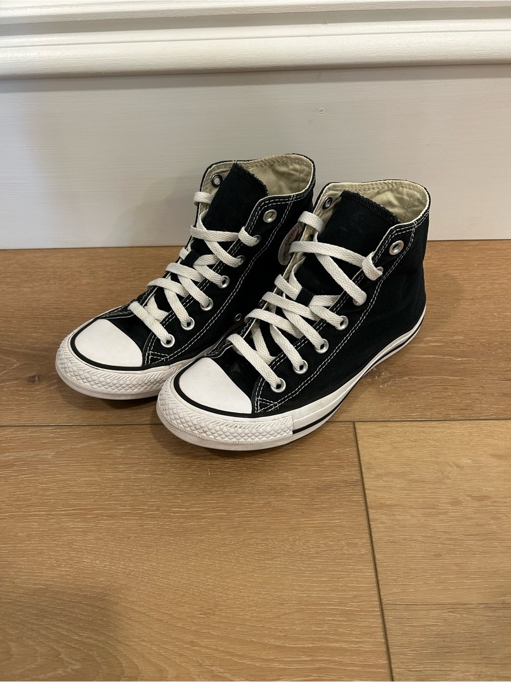 Chuck Taylor Converse - Black - Women’s 7 - Picture 2 of 8
